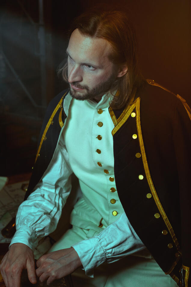 **Costume Marine Anglaise 1795-1813** Photographe : *Rose Equinoxe* Modèle : *Corentin*